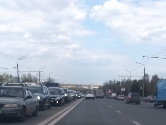 Автомобилисты застряли в пробках на выездах из Нижнего Новгорода 7 мая
