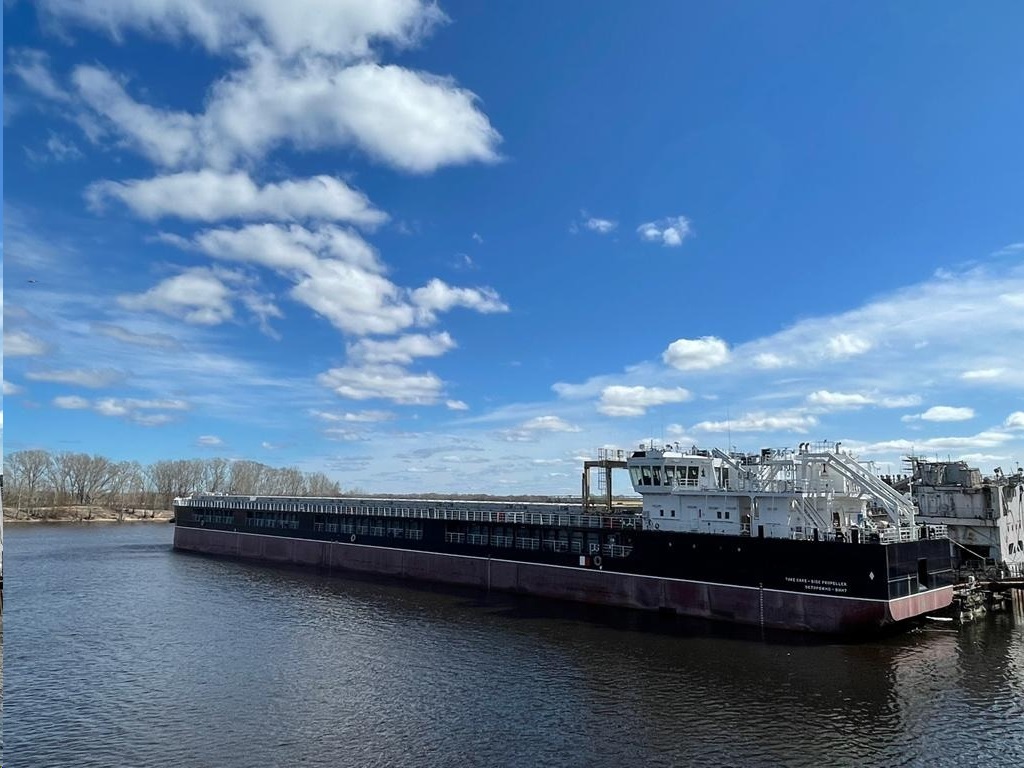 Сухогрузы на нижегородском заводе «Красное Сормово» дали «Гудок Победы»