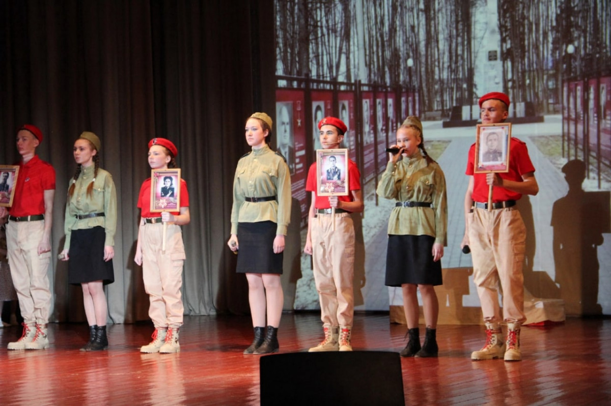Дети Чкаловска представили театрализованное представление ко Дню Победы