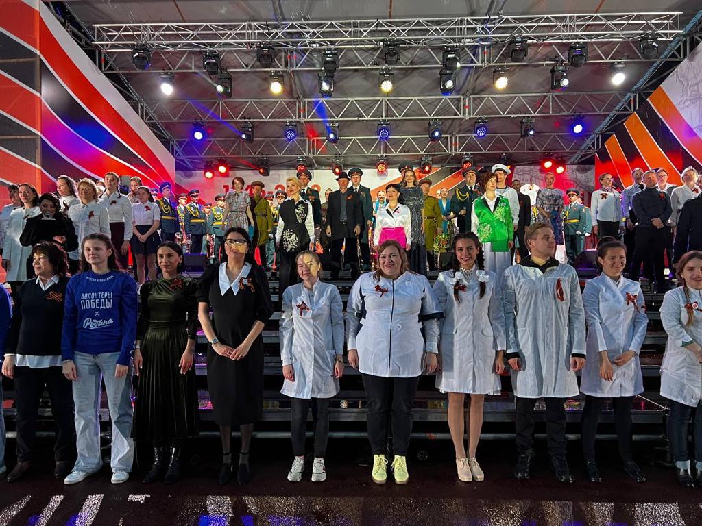 В концерте «Военные песни у Кремля» впервые принял участие народный хор