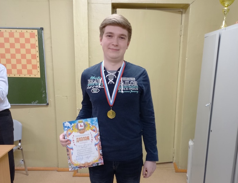 Виталий Еголин одержал победу в городском турнире по шашкам