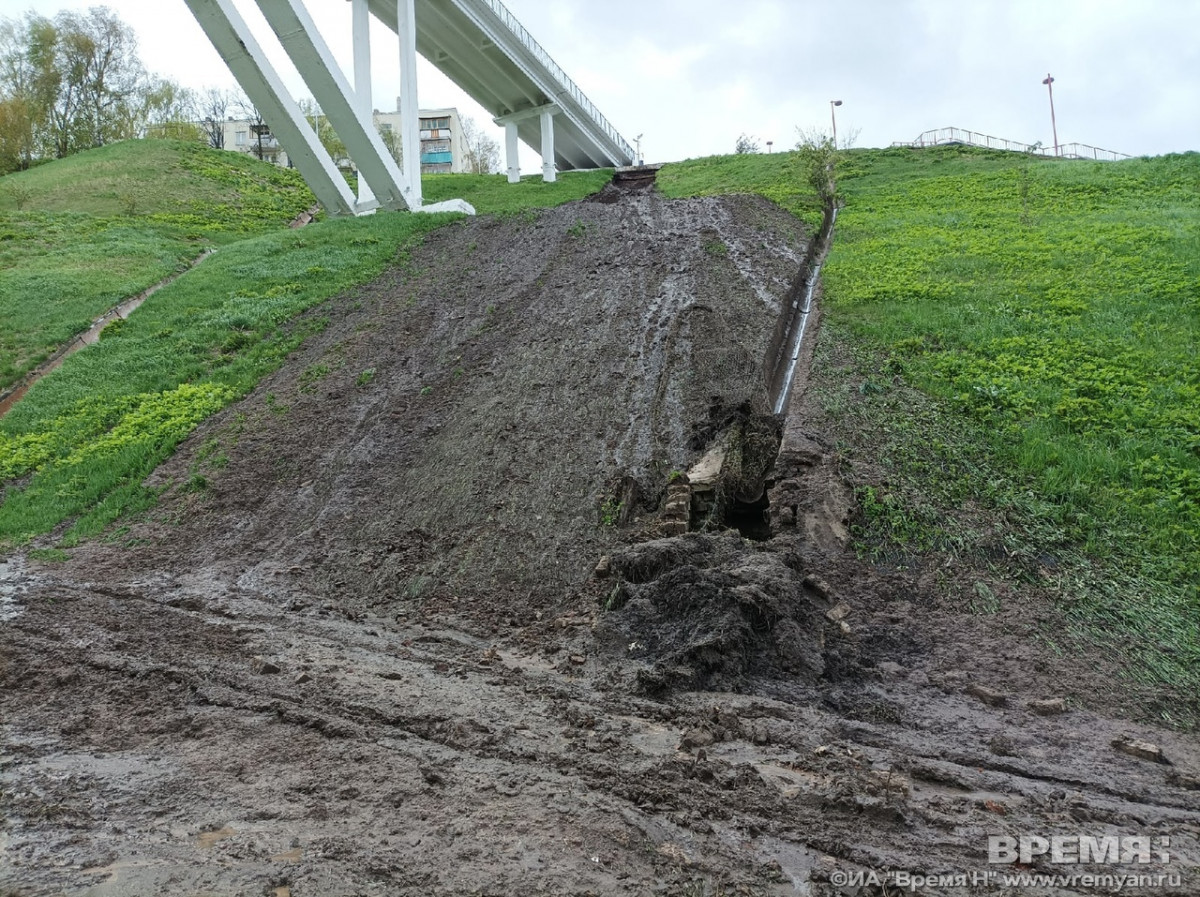 Опубликованы фото оползня на набережной Федоровского в Нижнем Новгороде