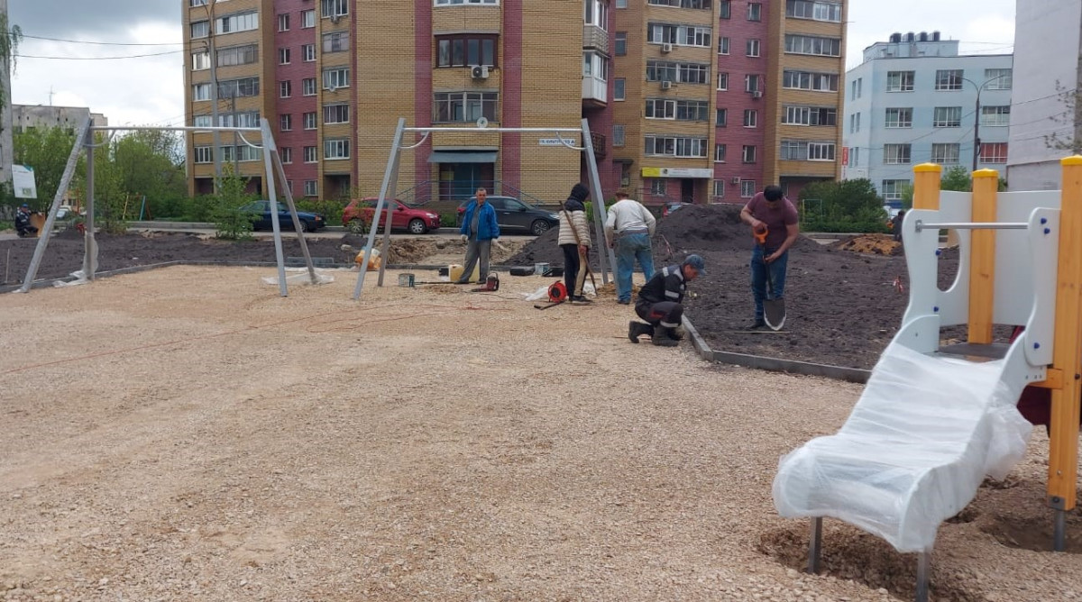 Детскую площадку начали устанавливать в сквере на улице Культуры