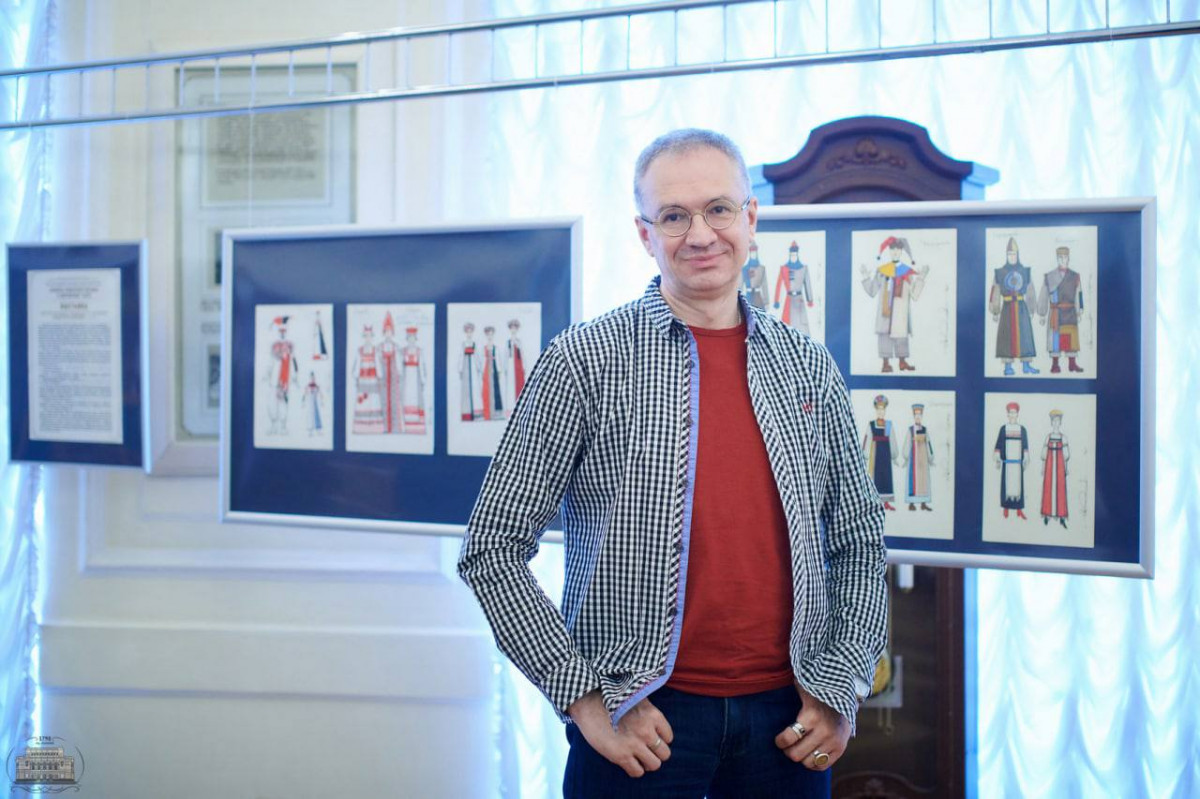 Выставка эскизов костюмов художника Андрея Климова открыта в фойе Нижегородского драмтеатра