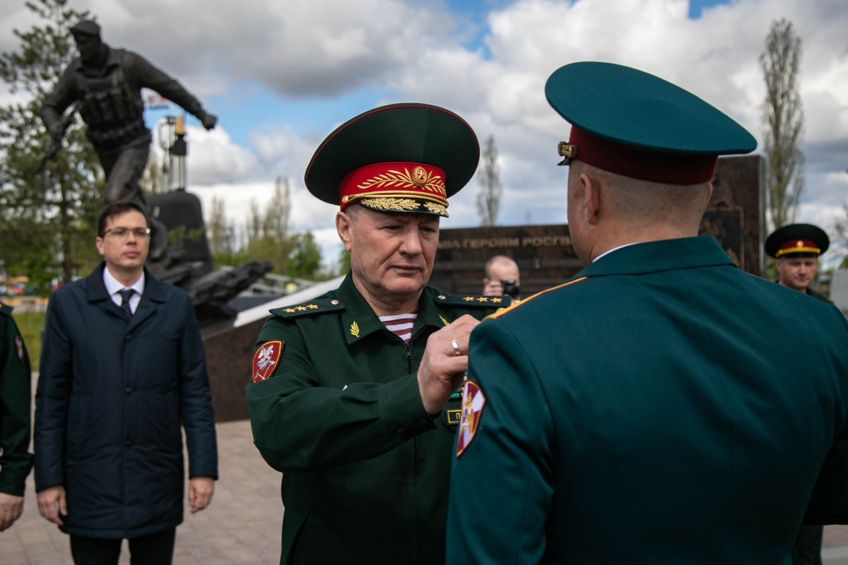 Нижегородских росгвардейцев наградили в парке Победы