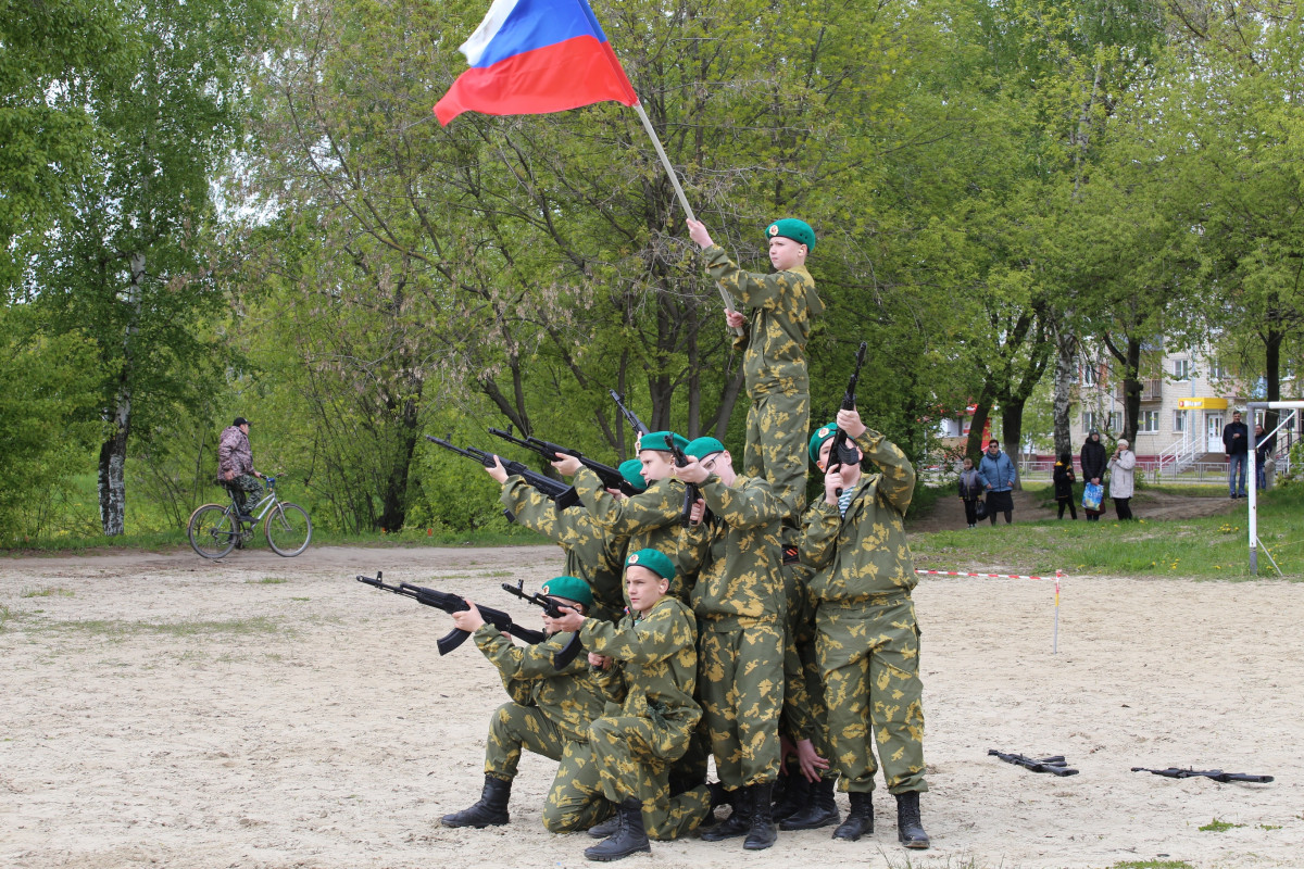 «Один день в армии» провели студенты и школьники Автозаводского района