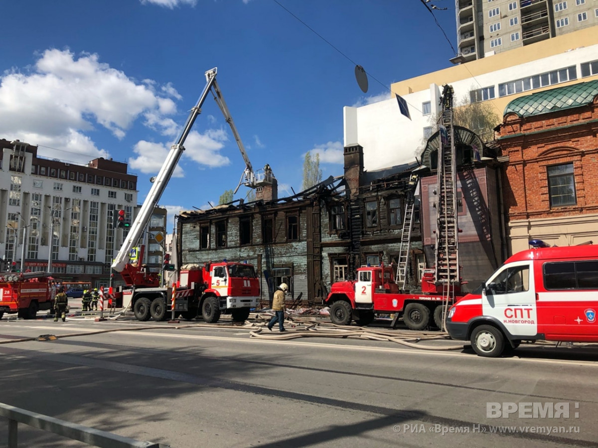 Пожар в деревянном доме на Большой Печерской локализован