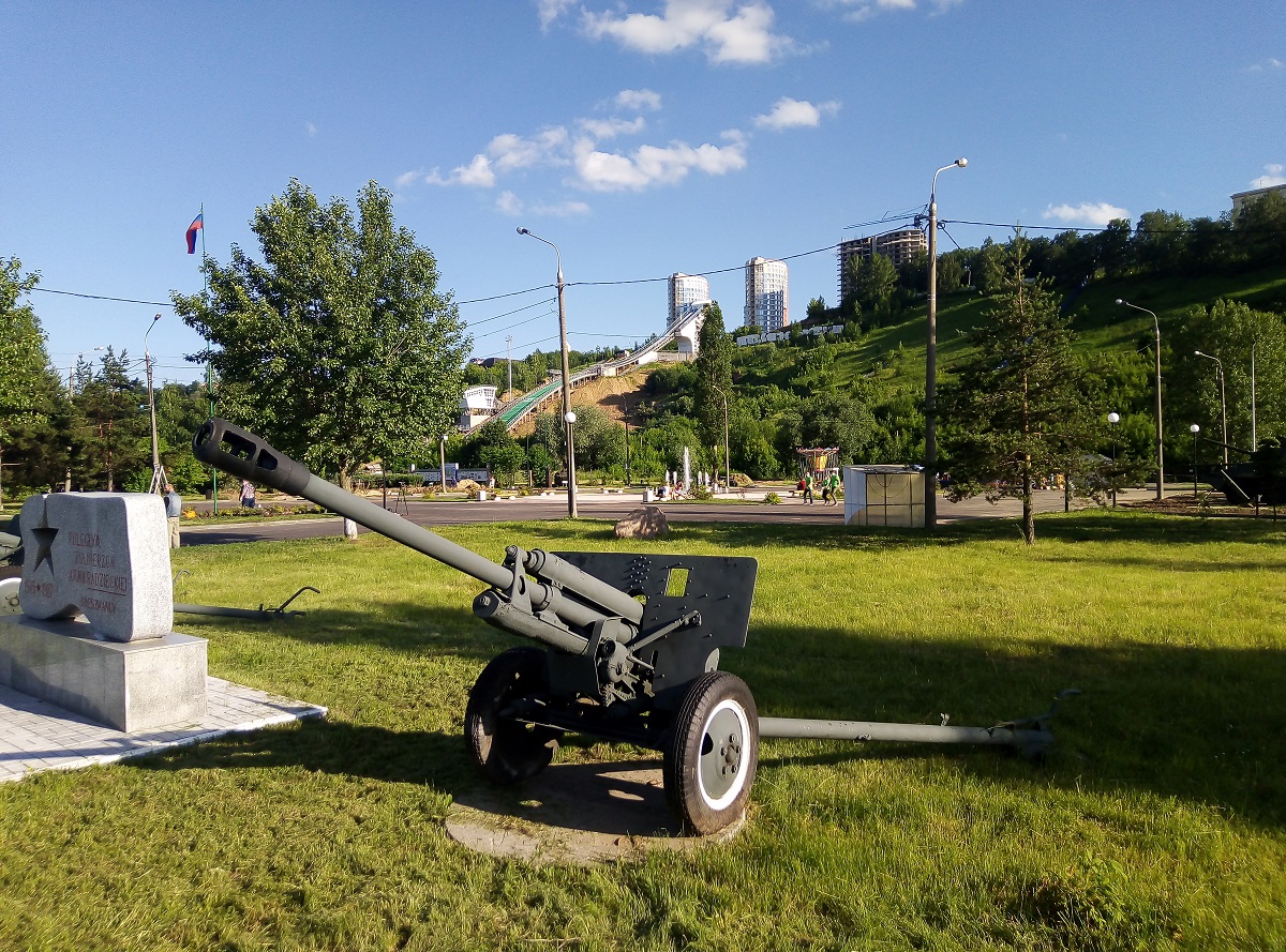 Выставки оружия и ретроавтомобилей откроются в Парке Победы 12 июня