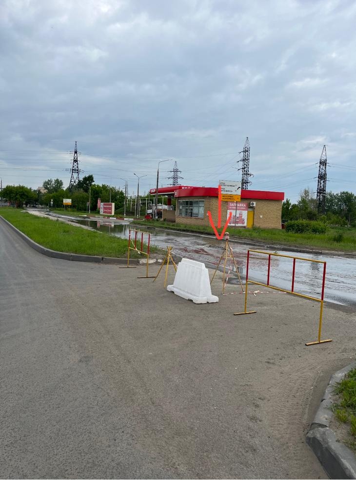 в Нижнем Новгороде улицу Коминтерна затопило из-за прорыва трубы