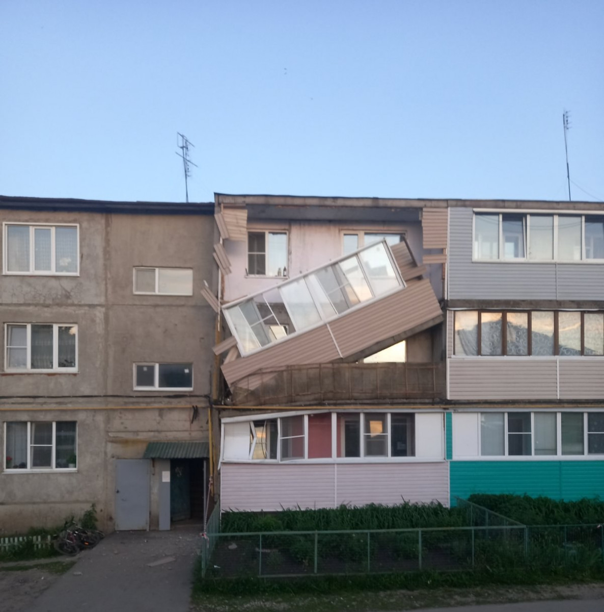 Балкон жилого дома обрушился в Нижегородской области вечером 13 июня