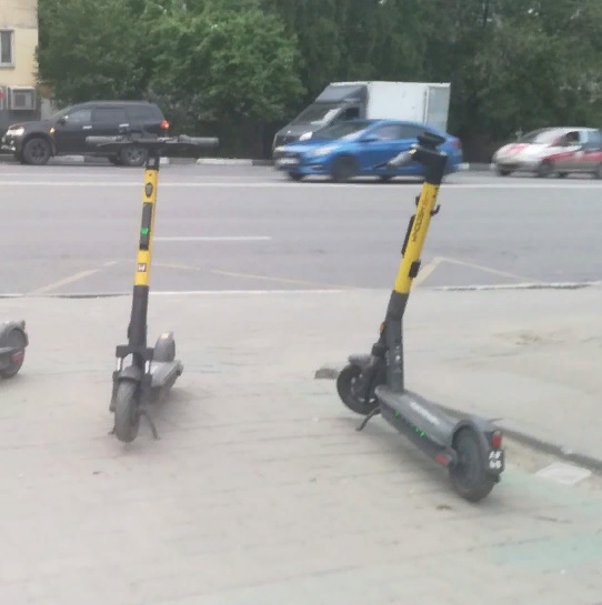 Женщина попала под колеса электросамоката на Большой Покровской