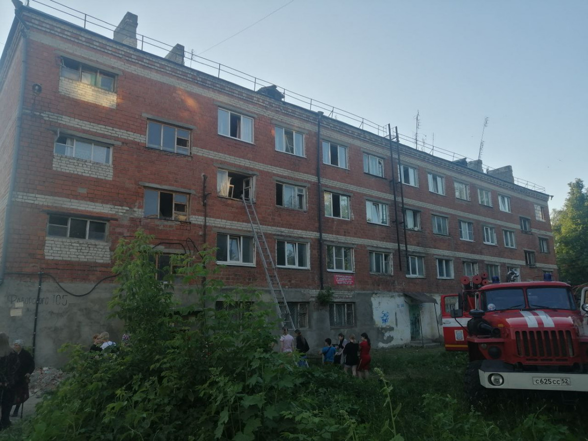 27 человек спасены из горевшего дома в Павлове 29 июня