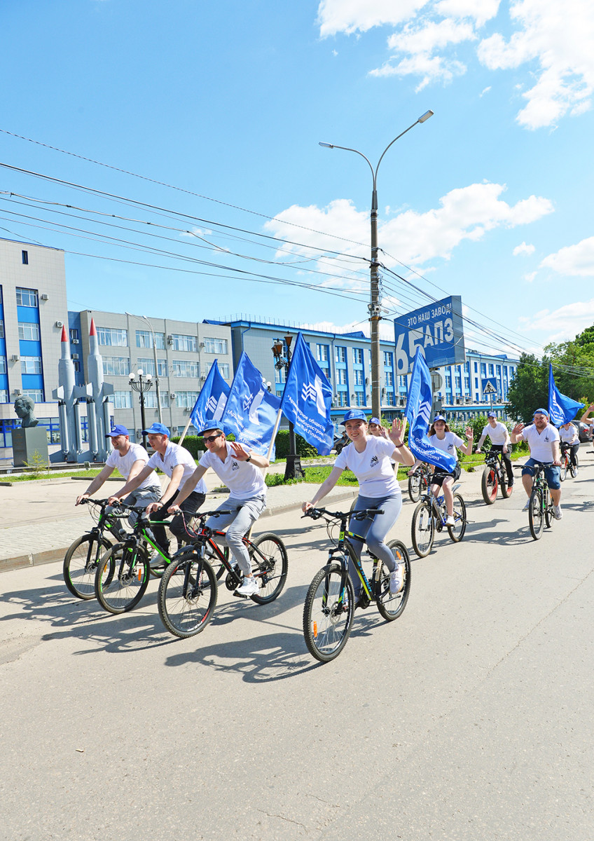 Молодежь рулит