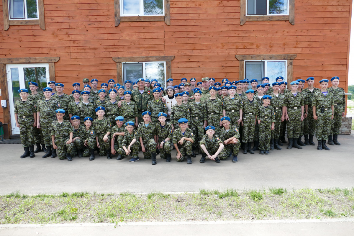 Ветераны встретились с воспитанниками лагеря «Хочу стать десантником»