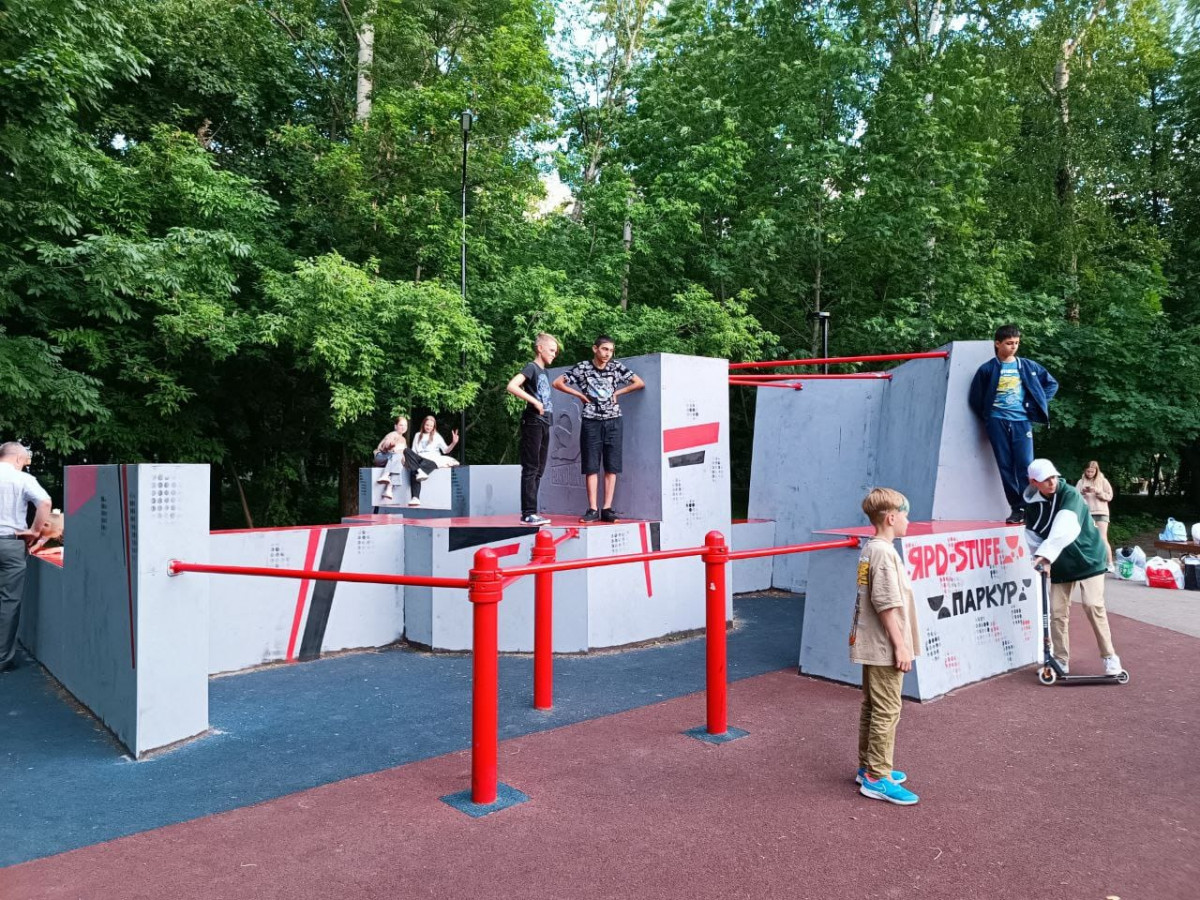 Площадку для занятий паркуром обновили в парке Станкозавода