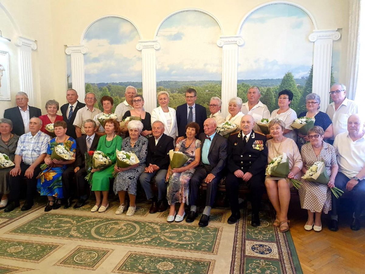 13 супружеских пар награждены медалями «За любовь и верность» в Нижнем Новгороде
