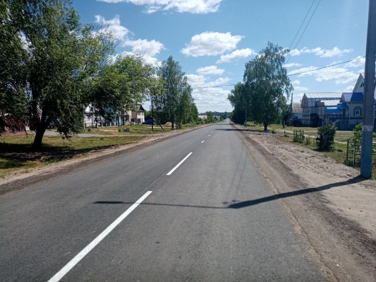 Более 2 км центральной дороги отремонтировали в рабочем поселке Вознесенское