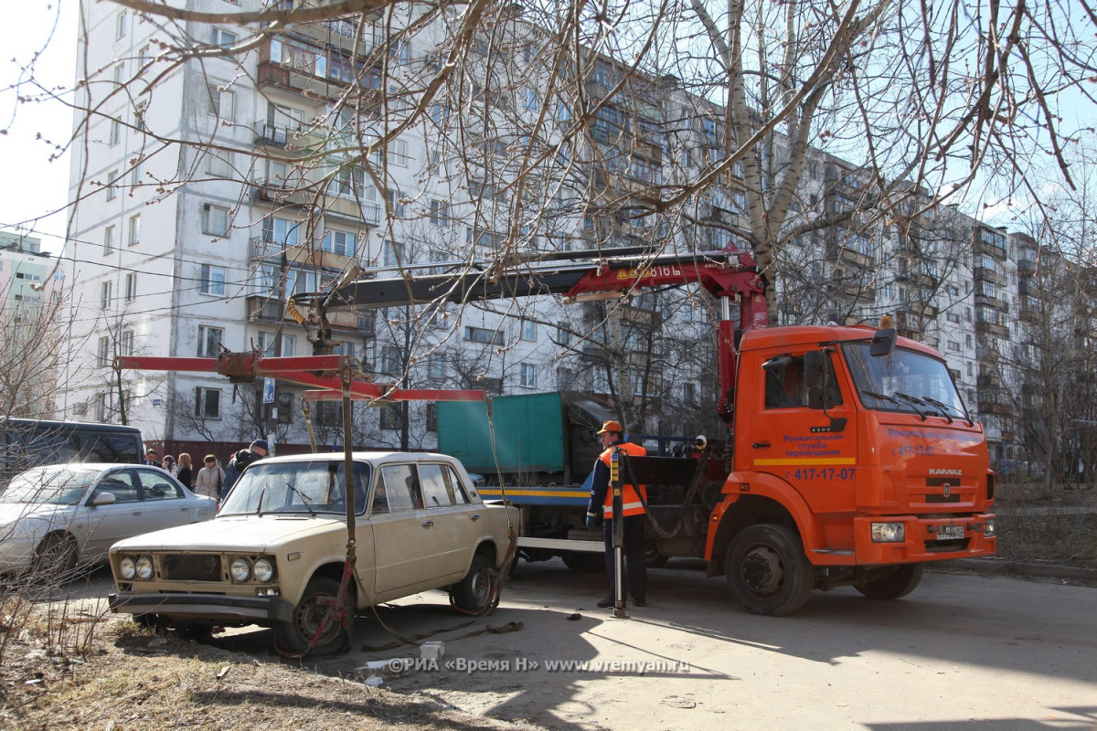 Брошенные автомобили начали эвакуировать с улиц Сормовского района