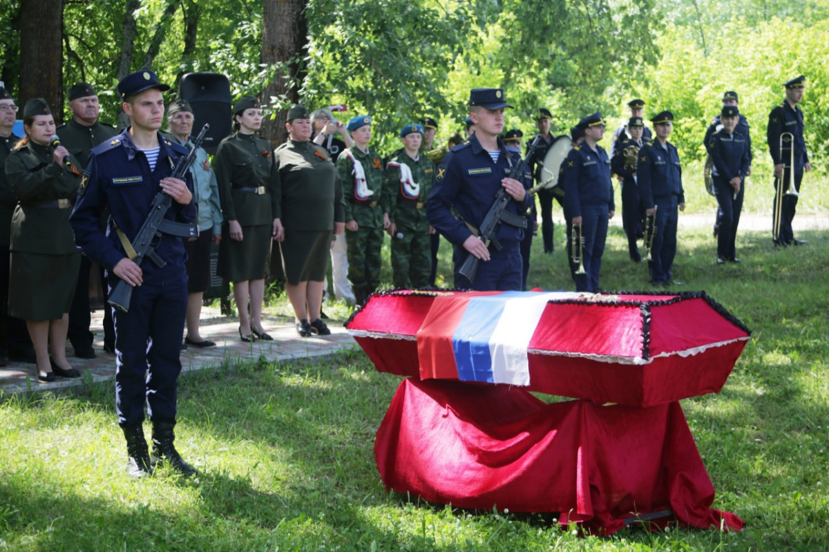 Торжественная церемония захоронения останков участника ВОВ прошла в Воскресенском районе