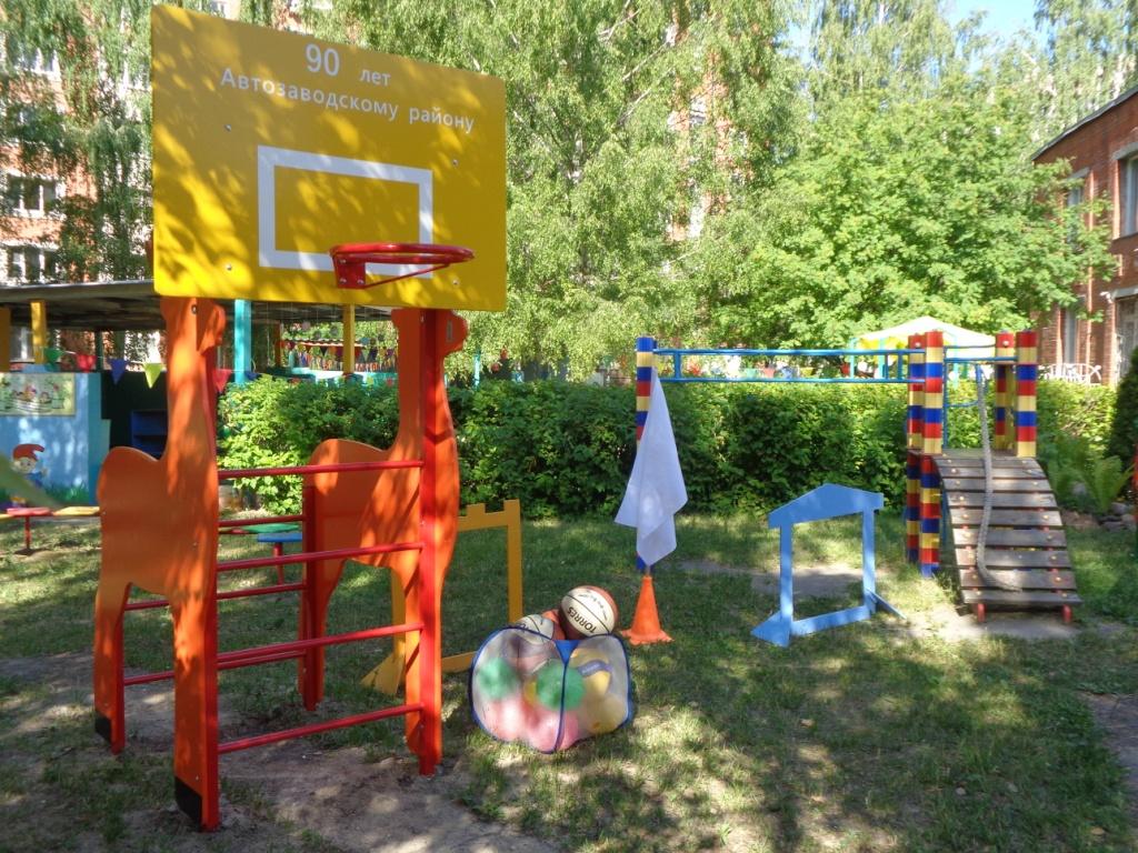 Более 90 единиц игрового оборудования устанавливают в детсадах Автозаводского района