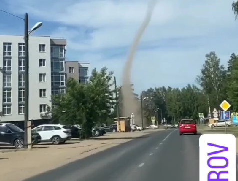 Видео пылевого смерча сняли на улице Сарова 8 июля