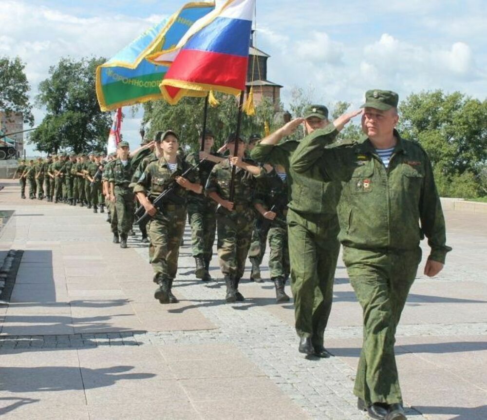 «Свидетельства парашютиста» и нагрудные знаки вручат воспитанникам лагеря «Хочу стать десантником»