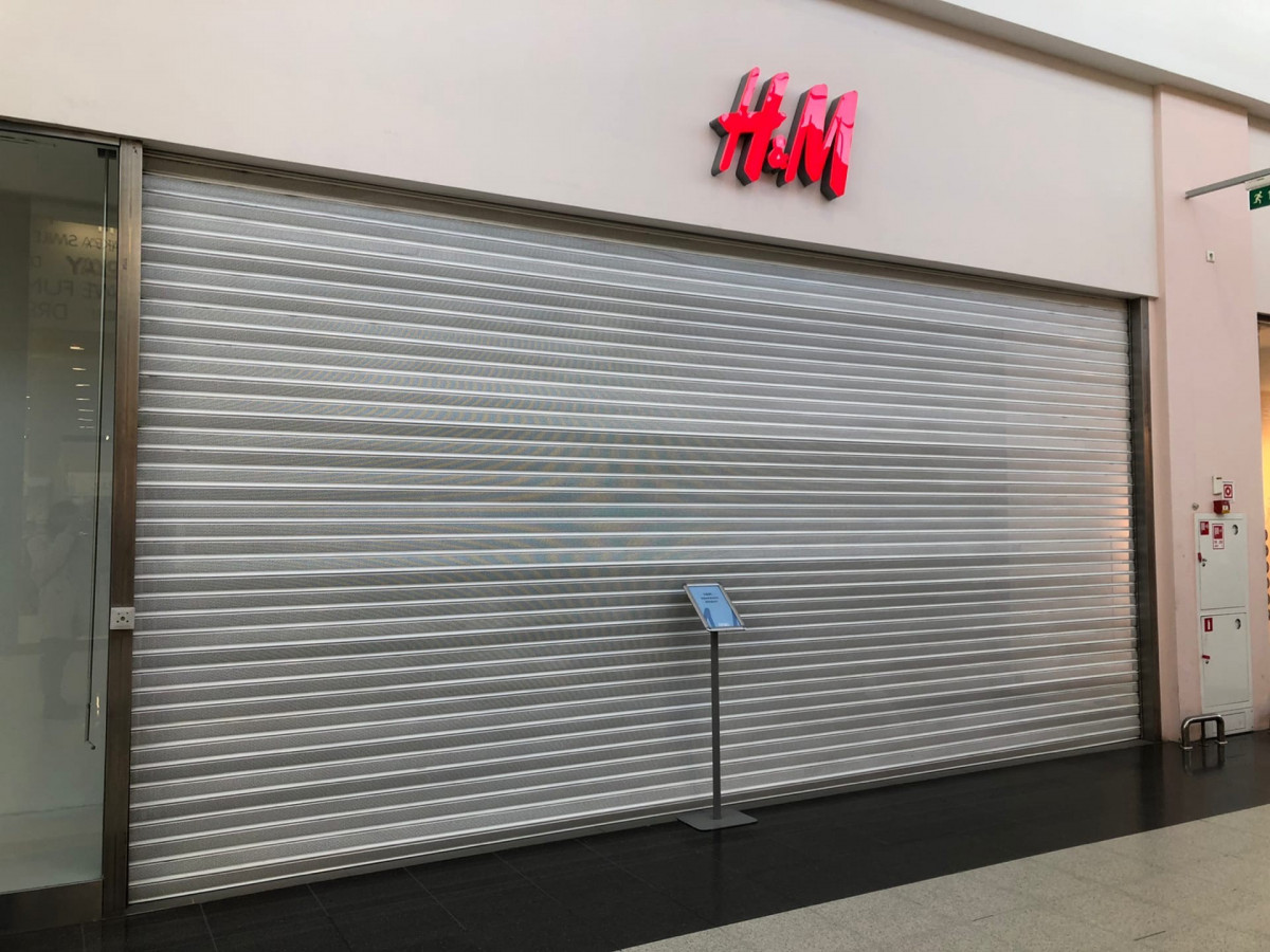 Магазины H&M в нижегородских ТЦ не открылись для распродажи в назначенную дату