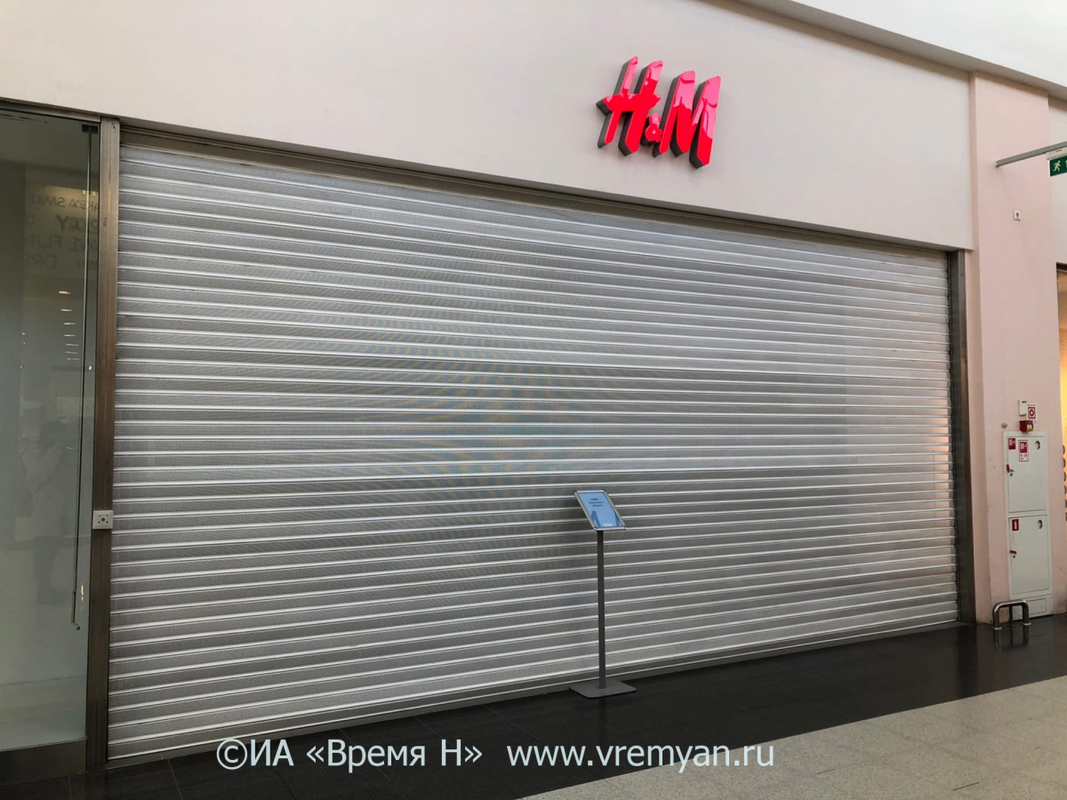 Нижегородцы выстроились в очередь из-за распродажи в магазине H&M