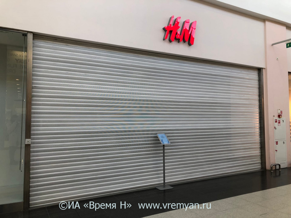 Нижегородцы выстроились в очередь из-за распродажи в магазине H&M