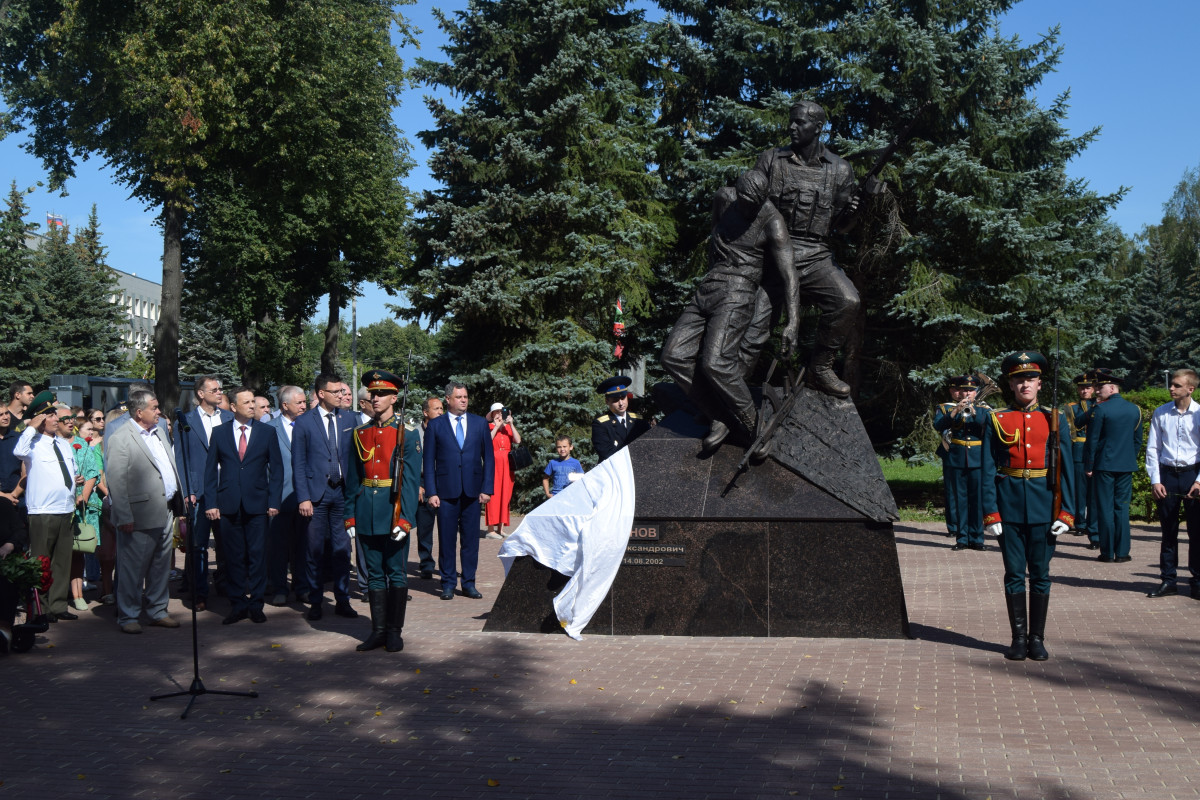 Памятник Герою России Анатолию Крупинову появился в Городце