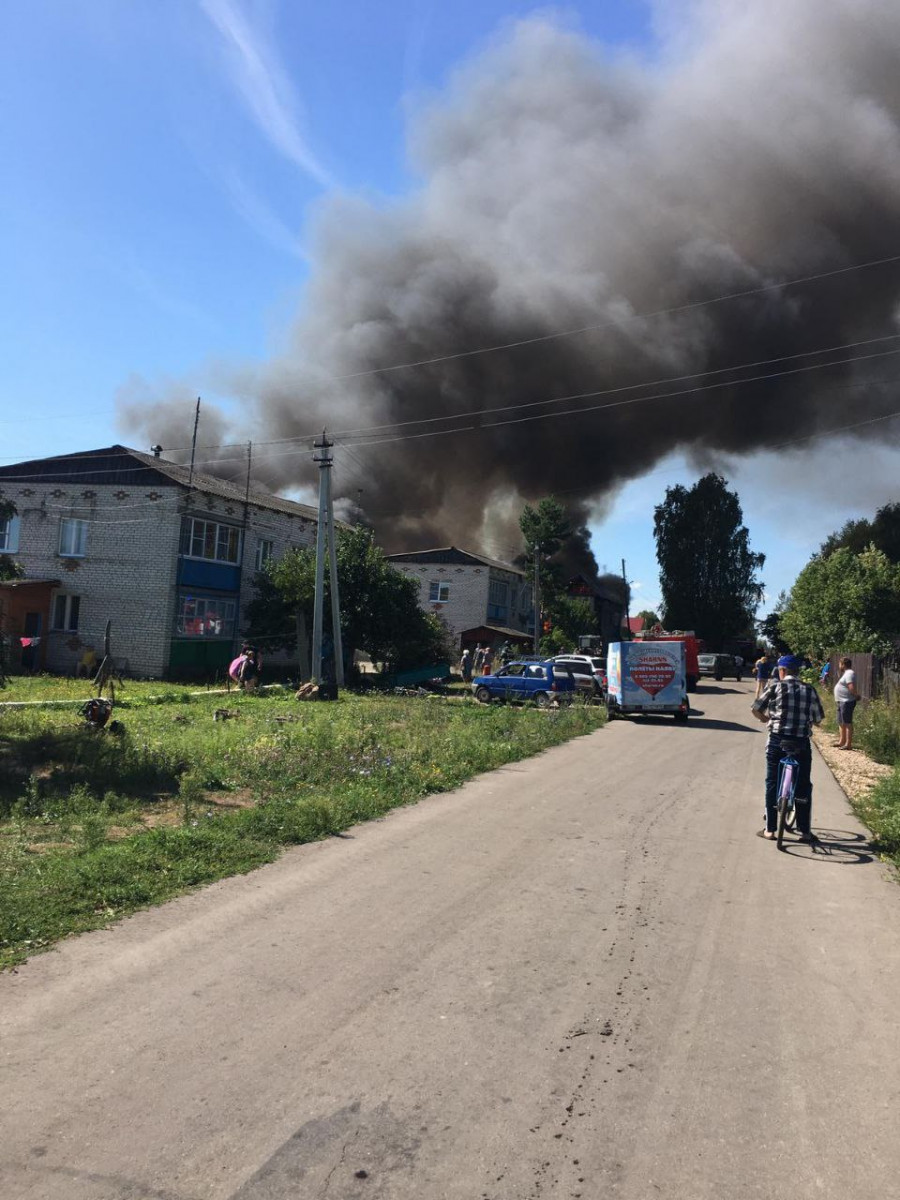 Несколько домов и сараи загорелись в Нижегородской области