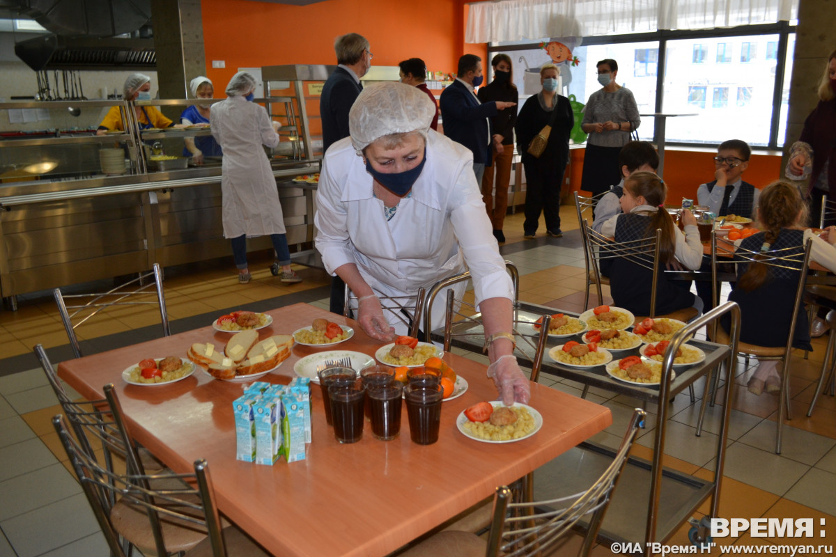 Нижегородские школьники пожаловались на холодную еду и короткие перемены