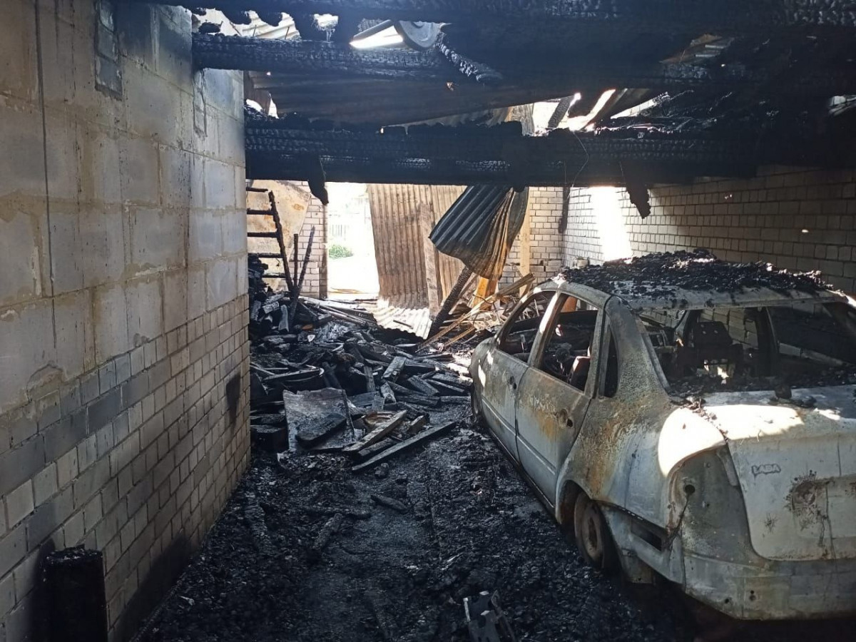 Автомобиль и два дома сгорели в Выксе