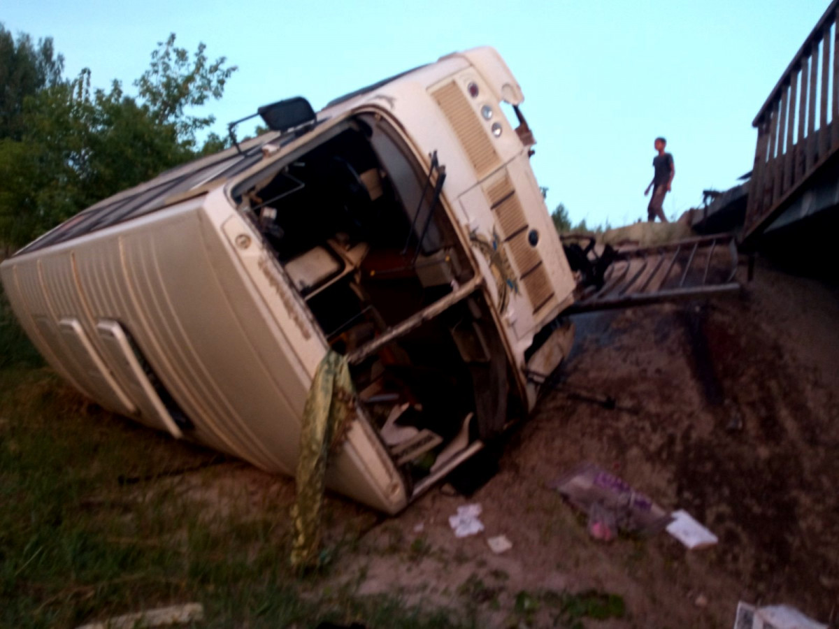 Водитель автобуса, упавшего с моста в Краснобаковском районе, был пьян