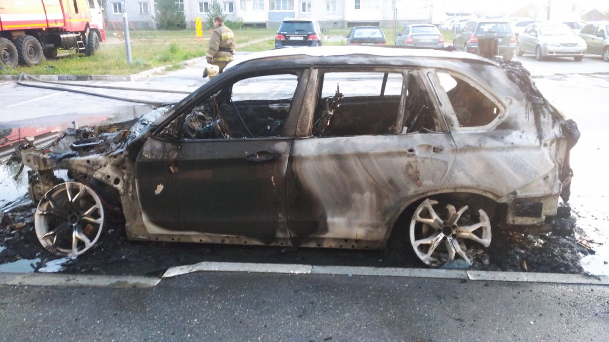 Автомобиль сгорел на Бору 27 августа