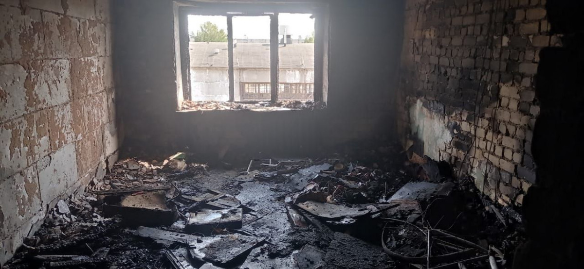 56 человек эвакуировали из-за пожара в доме на Юбилейной в Первомайске