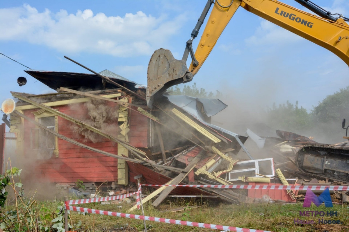 Два деревянных дома сносят на улице Сеченова в Нижнем Новгороде из-за строительства метро