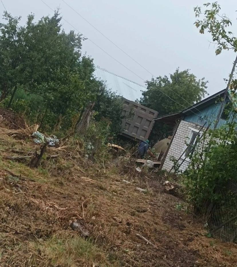 Фура протаранила частный дом в Нижегородской области
