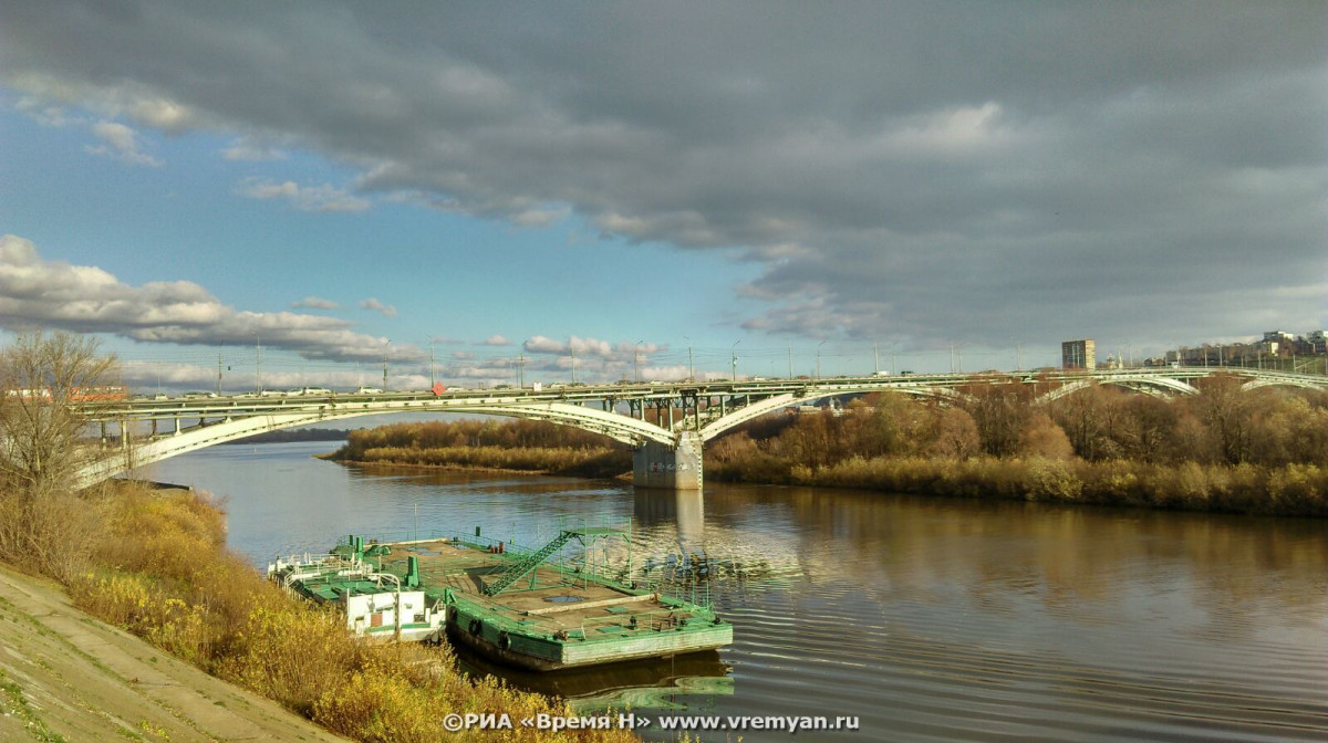 Молодой человек упал с Канавинского моста в Нижнем Новгороде