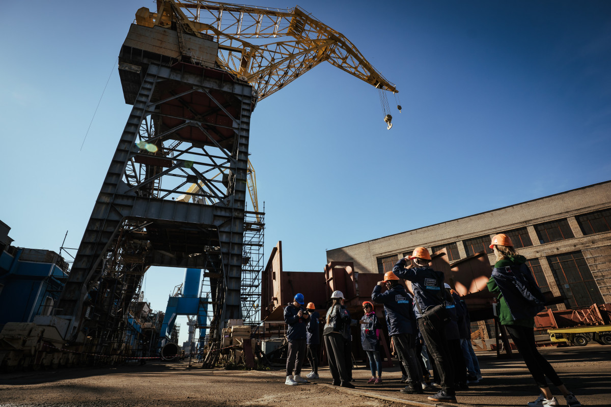 Участники «Менделеевской экоэкспедиции» побывали на Балтийском заводе в Санкт-Петербурге