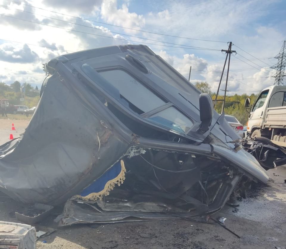 Водитель погиб при столкновении грузовиков в Павловском районе