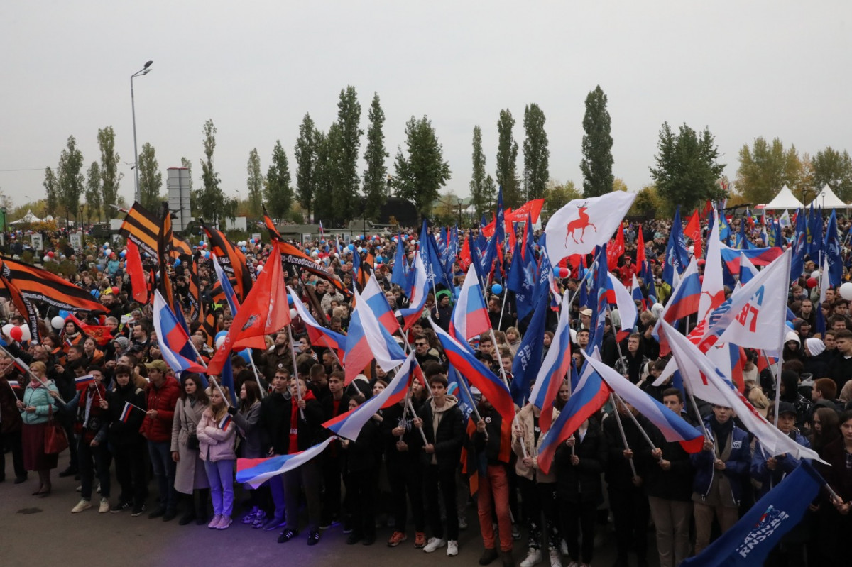 В Парке Победы прошел митинг-концерт «Своих не бросаем!»