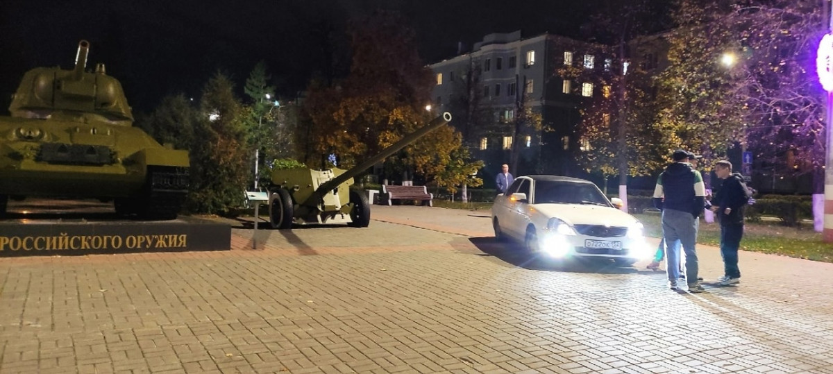 Полицейские нашли водителя, который припарковался у Вечного огня в Дзержинске