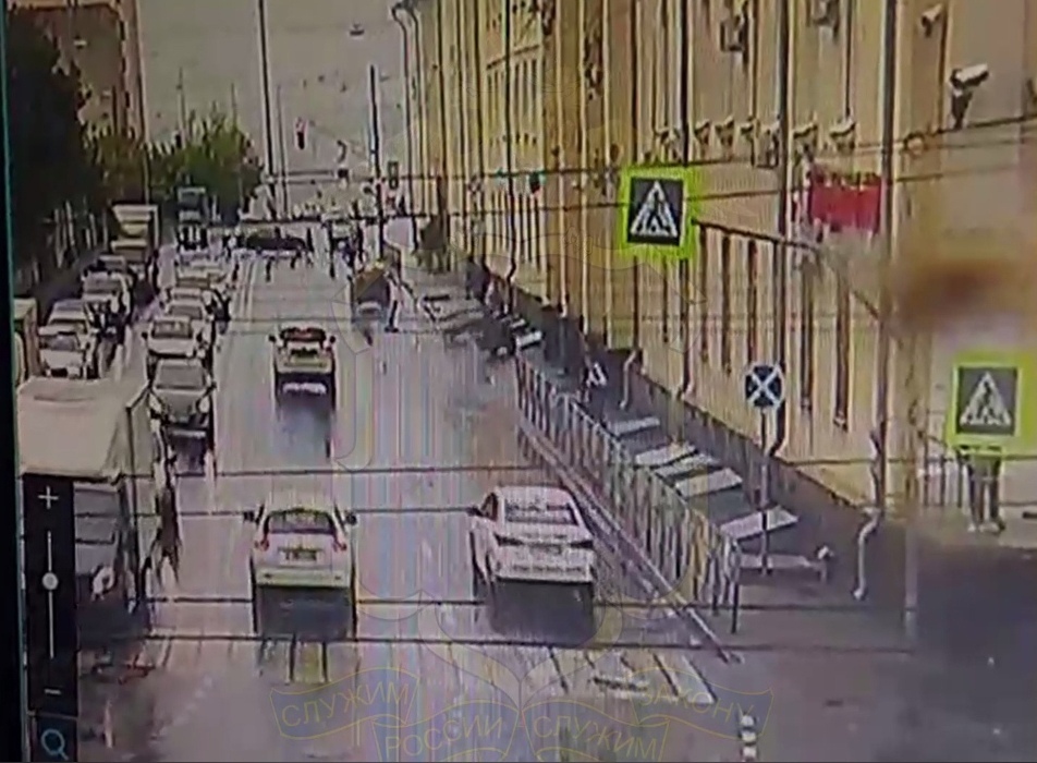 Автомобиль сбил женщину на тротуаре на улице Студенческой в Нижнем Новгороде