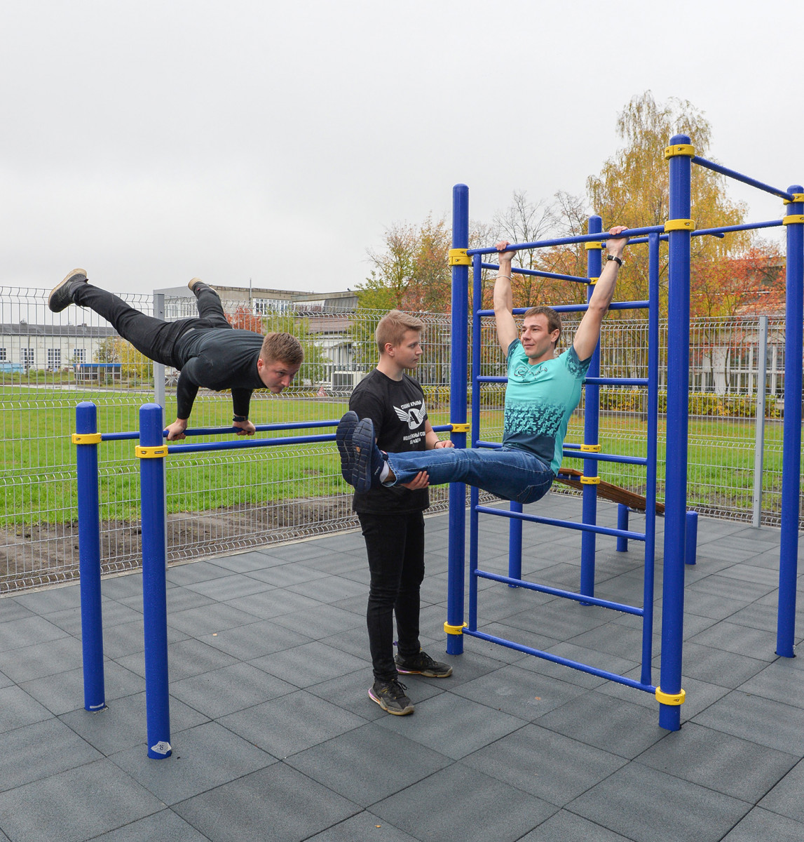 На территории АПЗ установили площадку для воркаута