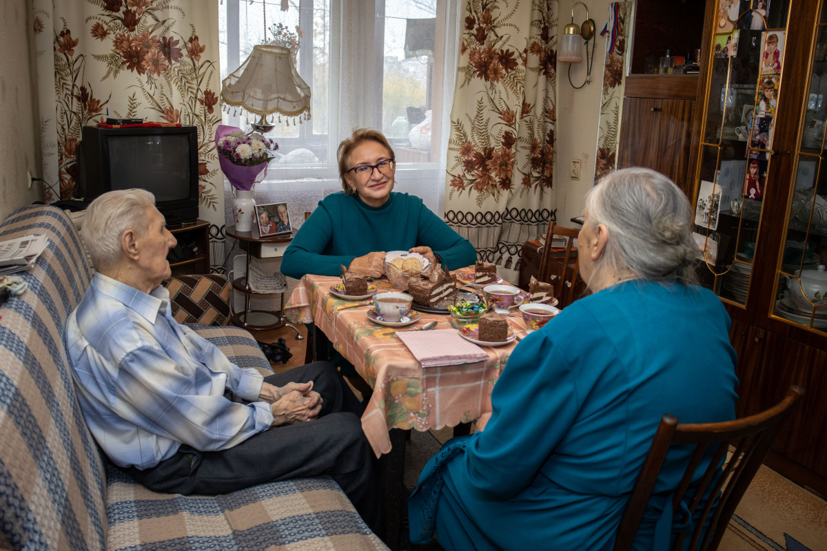 Наталья Назарова поздравила нижегородскую семью Бариновых с 70-летием совместной жизни