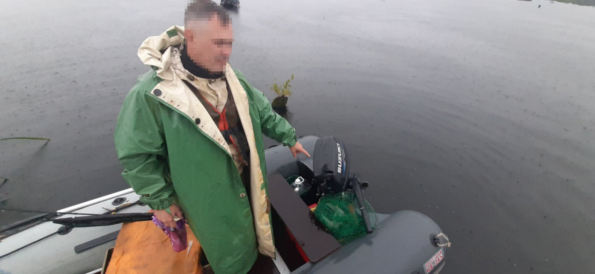 Мужчина расстрелял лодку с рыбаками в Нижегородской области