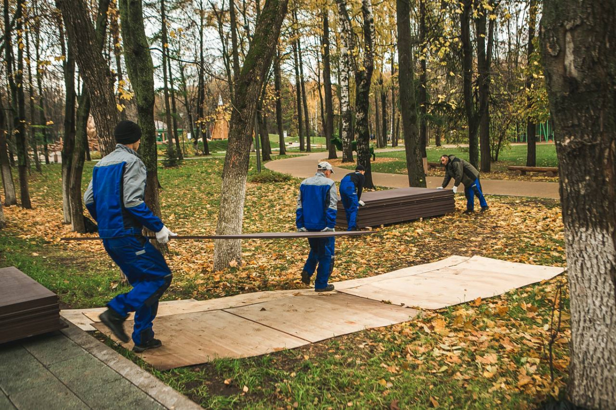 Каток начали устанавливать в нижегородском парке «Швейцария»