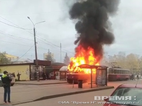 Водителя сгоревшего трамвая в Нижнем Новгороде госпитализировали