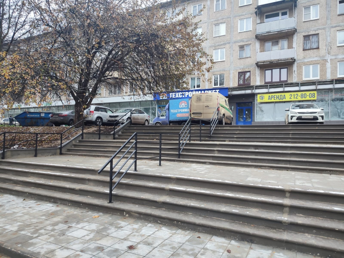Лестничные сходы реконструировали на улице Адмирала Васюнина